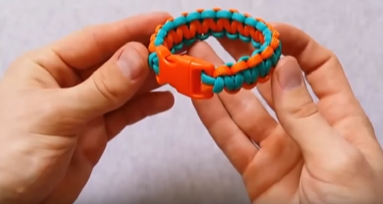 Cách làm vòng tay sinh tồn Paracord cực đẹp kiểu 1