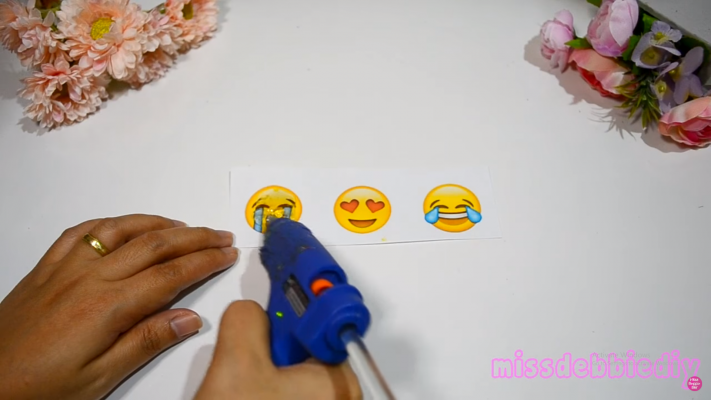 Tự làm những đồ vật trang trí đơn giản từ súng bắn keo