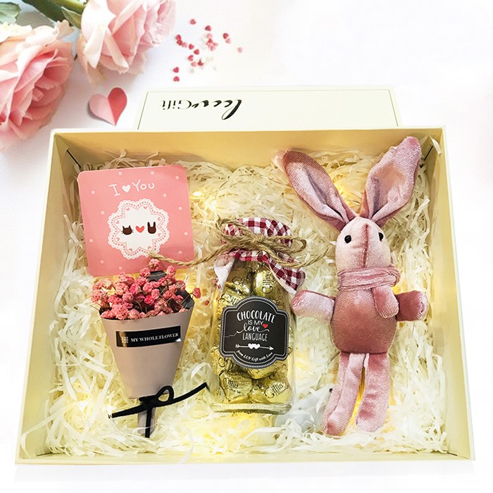 Ngày lễ tình yêu 14/2 nên tặng quà valentine gì cho bạn gái mới quen?